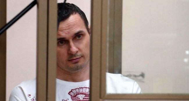 Адвокат: Сенцова умоляют прекратить голодовку в колонии Адвокат: Сенцова умоляют прекратить голодовку в колонии