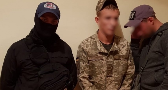В Киеве за сбыт наркотиков задержали вооруженных военных 