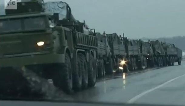 Путин перебросил на Донбасс солдат и колонну военной техники, - волонтер