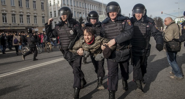 Волна митингов против Путина в РФ: полиция задержала порядка 500 человек, - СМИ Волна митингов против Путина в РФ: полиция задержала порядка 500 человек, - СМИ