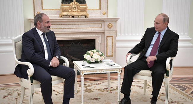 Пашинян потребовал от Путина не вмешиваться в дела Армении
