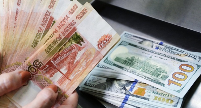 Санкции убивают Россию: российский рубль достиг минимума за последние 2,5 года и продолжает падение