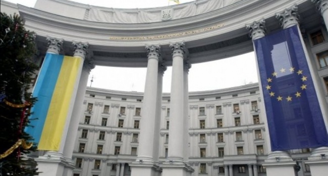 Киев призвал усилить давление на РФ для освобождения украинских заключенных Киев призвал усилить давление на РФ для освобождения украинских заключенных