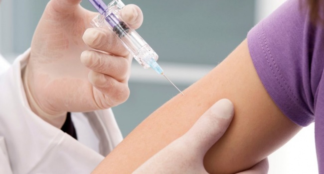 «Украина оказалась на уровне африканских стран»: эксперт рассказал, что ожидает нашу страну, если граждане продолжат саботировать программу вакцинации