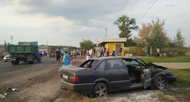 Трагедия под Харьковом: иномарка «влетела» в остановку с людьми, есть жертвы