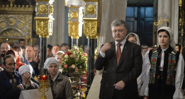 Эксперт: томос Украине – это грандиозная историческая заслуга Порошенко, которая уже не перекроется ничем
