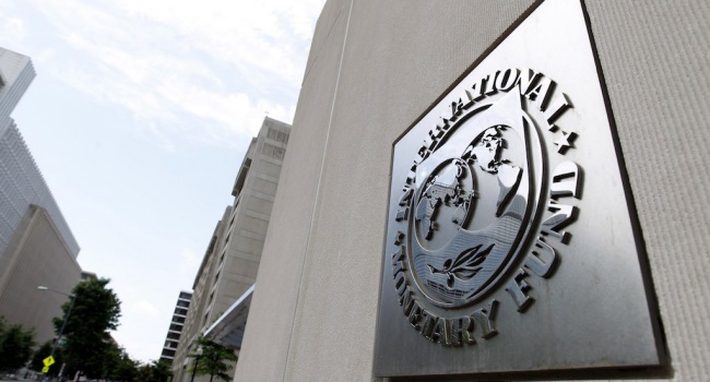 Эксперт: Украина унижается перед МВФ, хотя может существовать без кредитов