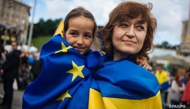 Украинцы разошлись во мнении по изменениям в Конституцию
