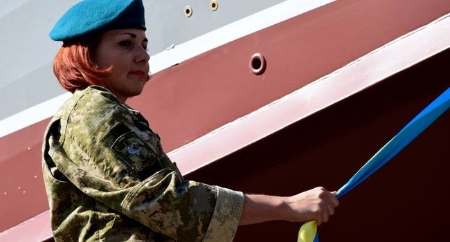 В Киеве на воду спустили десантно-штурмового «Кентавра»