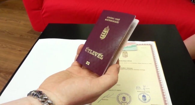 «Доставляли автобусами»: журналист пояснил, для чего Венгрия массово выдавала украинцам паспорта