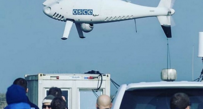 У российской границы на Донбассе ОБСЕ зафиксировала колонну «КамАЗов» У российской границы на Донбассе ОБСЕ зафиксировала колонну «КамАЗов»