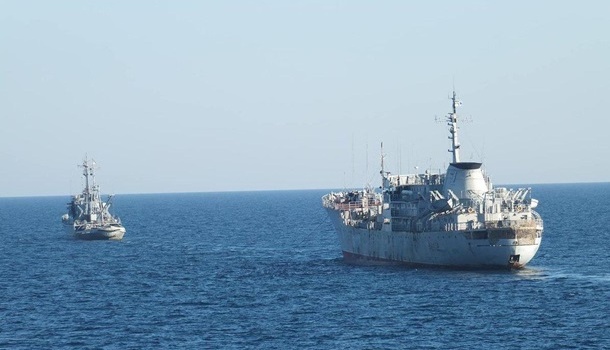 Украина направила в Азовское море через Керченский пролив два корабля ВМС 