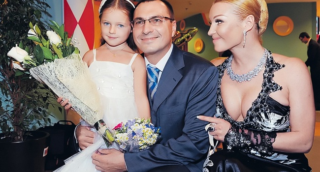 Анастасия Волочкова опубликовала совместное фото с отцом ее ребенка, которое вызвало восторг у ее подписчиков 