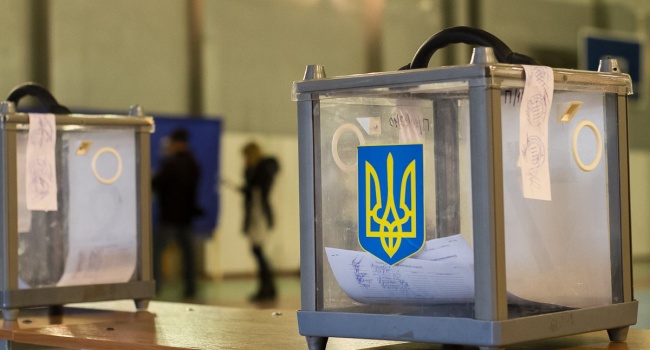 Журналист: выборы в Украине уже утратили свой смысл