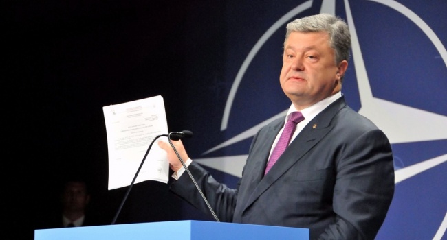 Украинский депутат: Киев выставляет себя на посмешище перед ЕС и НАТО