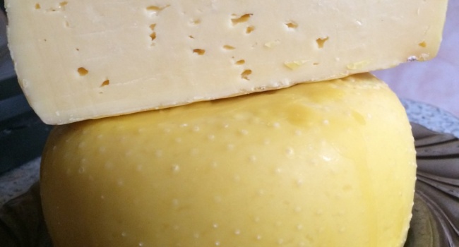 Твердый сыр способен спасти от тяжелого заболевания