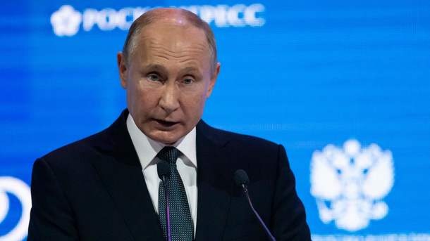Путин повеселил соцсети, назвав самыми важными профессиями шпионаж и проституцию