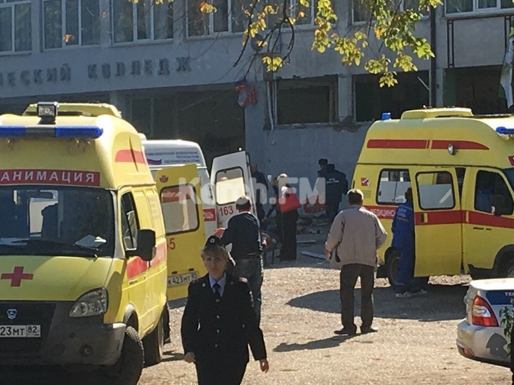 «Что-то произошло в столовой. Там люди с автоматами»: новые подробности взрыва в Керчи 