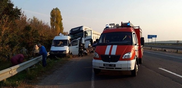 ЧП на трассе Киев-Одесса: группа школьников попала в серьезное ДТП, есть жертвы ЧП на трассе Киев-Одесса: группа школьников попала в серьезное ДТП, есть жертвы