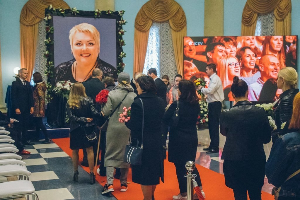 Смерть Марины Поплавской: в Киеве попрощались с талантливой актрисой Смерть Марины Поплавской: в Киеве попрощались с талантливой актрисой