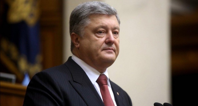 Эксперт: Порошенко пристегнулся к открытию туалетов и ремонту дорог Эксперт: Порошенко пристегнулся к открытию туалетов и ремонту дорог