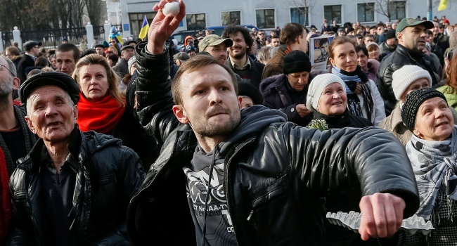 Human Rights Watch: с начала года в Украине совершено более 50 нападений на правозащитников и общественных деятелей Human Rights Watch: с начала года в Украине совершено более 50 нападений на правозащитников и общественных деятелей