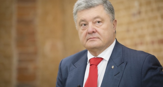«Я бы показал ему школы и рынки, разбомбленные русскими, мертвых детей, а также детей-сирот»: Порошенко гневно обратился к вице-премьеру Италии «Я бы показал ему школы и рынки, разбомбленные русскими, мертвых детей, а также детей-сирот»: Порошенко гневно обратился к вице-премьеру Италии