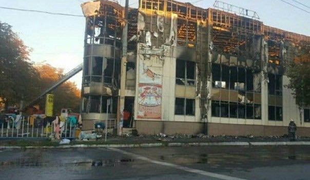 В Антраците сгорел торговый центр «Маяк»