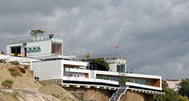 В Крыму уволили человека, написавшего статью о даче Киселева В Крыму уволили человека, написавшего статью о даче Киселева