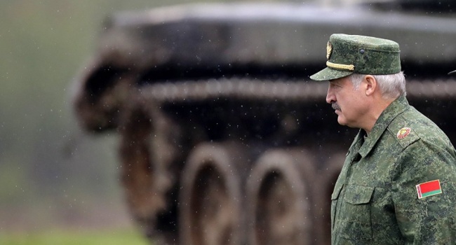 «Мы будем защищать свою территорию всеми»: Лукашенко приготовился к войне, заявив о вооружении 7 млн человек 