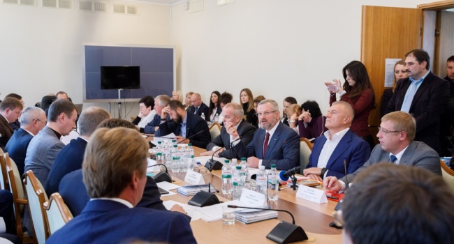 Олешко: Луценко решил действовать с Вилкулом по примеру Аль Капоне Олешко: Луценко решил действовать с Вилкулом по примеру Аль Капоне