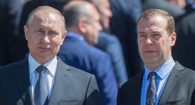 «Новички в яблоневом саду»: обед Путина и Медведева с «колхозниками» подняли на смех «Новички в яблоневом саду»: обед Путина и Медведева с «колхозниками» подняли на смех