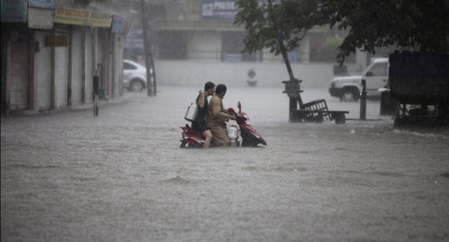 Из-за сильнейшего циклона в индийском штате эвакуированы 300 тысяч человек