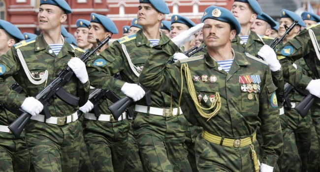 Порошенко ввел в действие новое приветствие в армии - «Слава Украине! – Героям слава!»