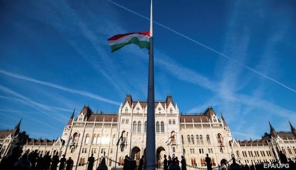 Экс-министр Венгрии заявил о поддержке Киева в споре с Будапештом Экс-министр Венгрии заявил о поддержке Киева в споре с Будапештом