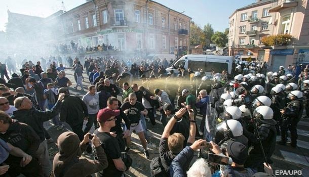 Радикалы в Люблине попытались заблокировать проведение первого гей-парада Радикалы в Люблине попытались заблокировать проведение первого гей-парада