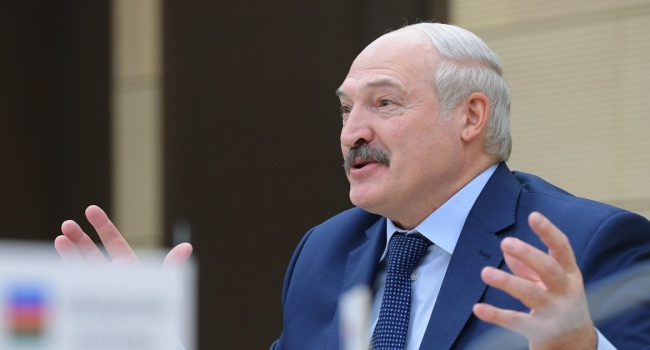 Политик: Россия собирается списать Лукашенко, он уже загнан в угол