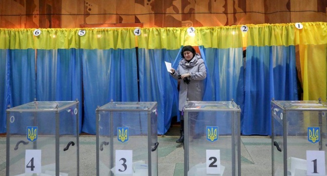 Блогер: «Черные» политтехнологи пытаются стравить между собой украинцев» Блогер: «Черные» политтехнологи пытаются стравить между собой украинцев»