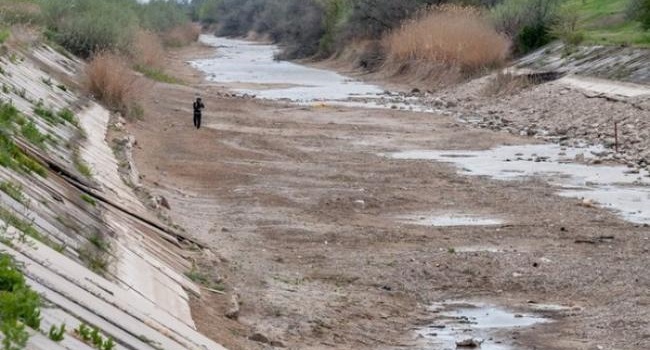 «Плесень и гниль!»: крымчане паникуют из-за проблем с питьевой водой
