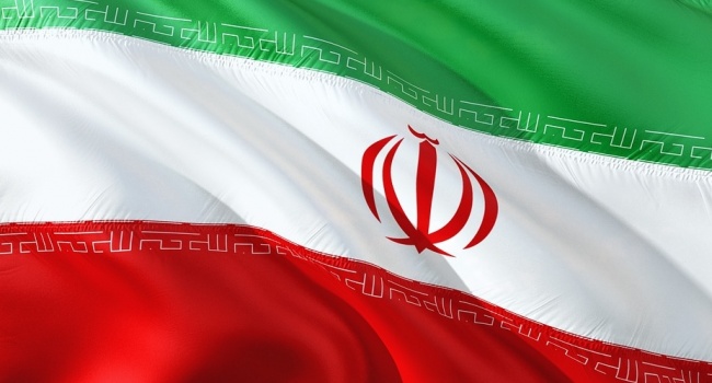СМИ: РФ хочет помочь Ирану обойти американские санкции 