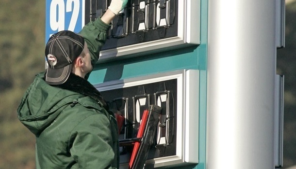 АЗС Украины снизили цены на бензин 