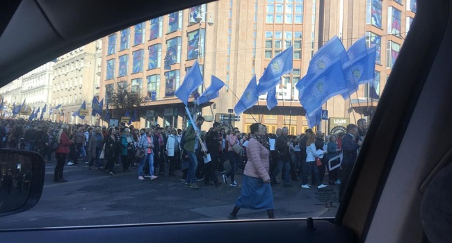 Центр Киева снова заблокирован – на смену «евробляхерам» пришли профсоюзы