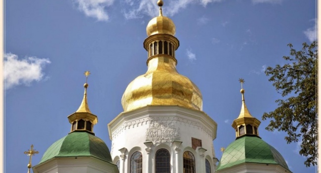 Опрос: социологи узнали, как украинцы относятся к созданию единой поместной церкви