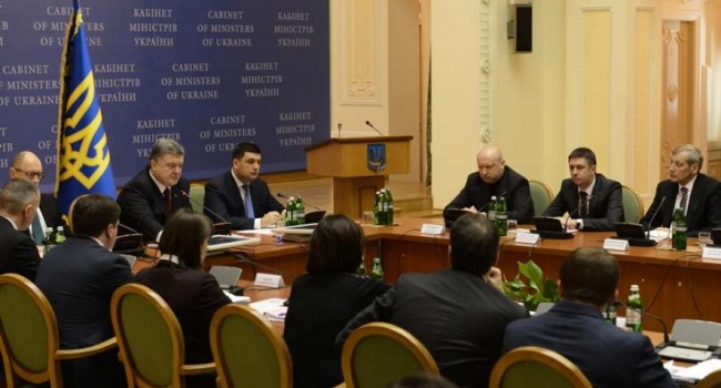 У Гройсмана на 10 дней перенесли повышение стоимости газа для украинцев У Гройсмана на 10 дней перенесли повышение стоимости газа для украинцев
