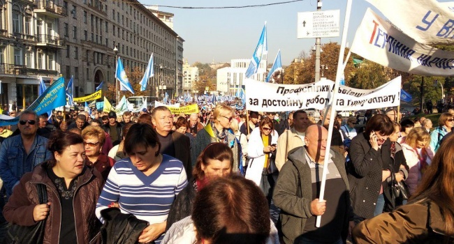 Экономист объяснял, почему требования профсоюзов о повышении «минималки» до 7700 грн – это пока что фантастика