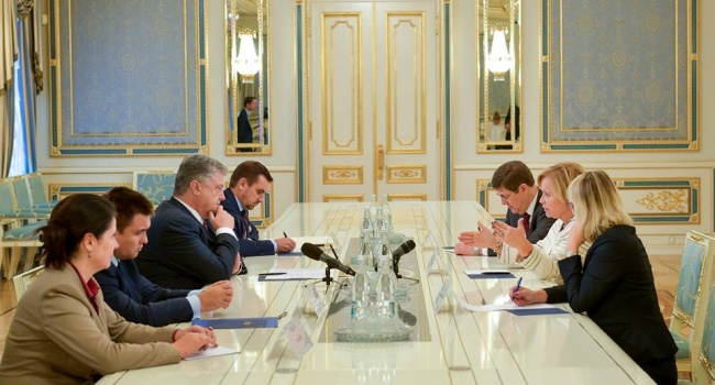 Обнародованы детали встречи Порошенко с ТОП-чиновниками НАТО Обнародованы детали встречи Порошенко с ТОП-чиновниками НАТО