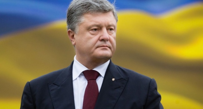 Российский эксперт о заявлении Порошенко: власти потопят Украину в крови