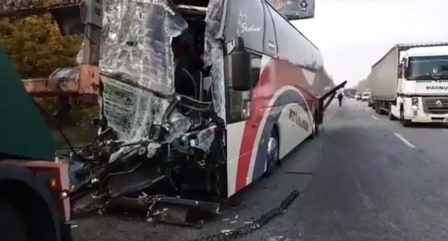 Гибель звезды «Дизель Шоу»: в сети показали видео с места ДТП Гибель звезды «Дизель Шоу»: в сети показали видео с места ДТП