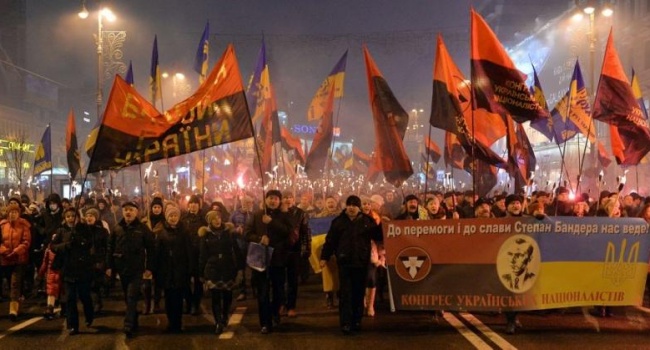 Политтехнолог о факельных шествиях в Украине: мне не нравится никакое массовое действие, несущее хоть какой-то элемент агрессии