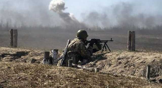 Война на Донбассе: в ходе обстрелов позиций сил ООС был ранен защитник Украины Война на Донбассе: в ходе обстрелов позиций сил ООС был ранен защитник Украины